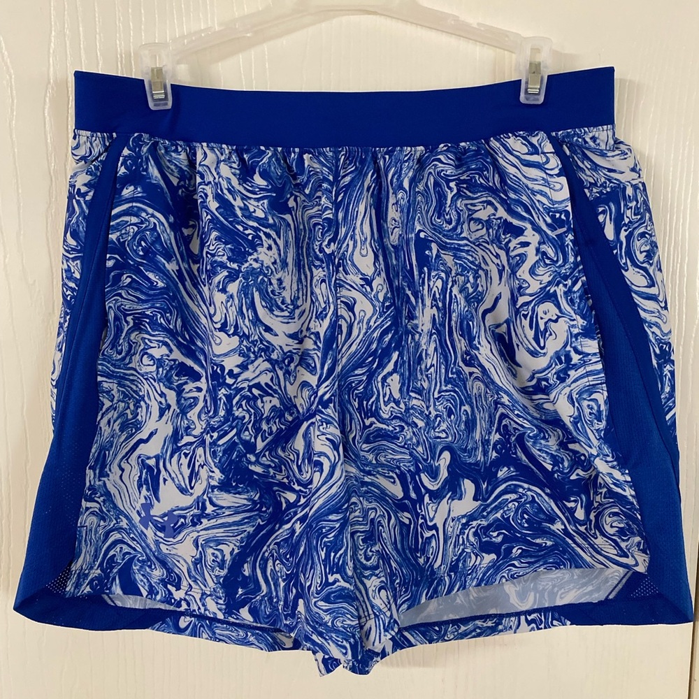 Under Armour Mens quick dry Shorts - Large NWT